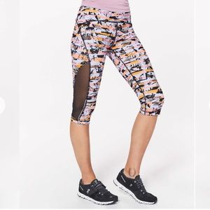 Lululemon Sun Runner Crop *17"
Inversion Multi / Black